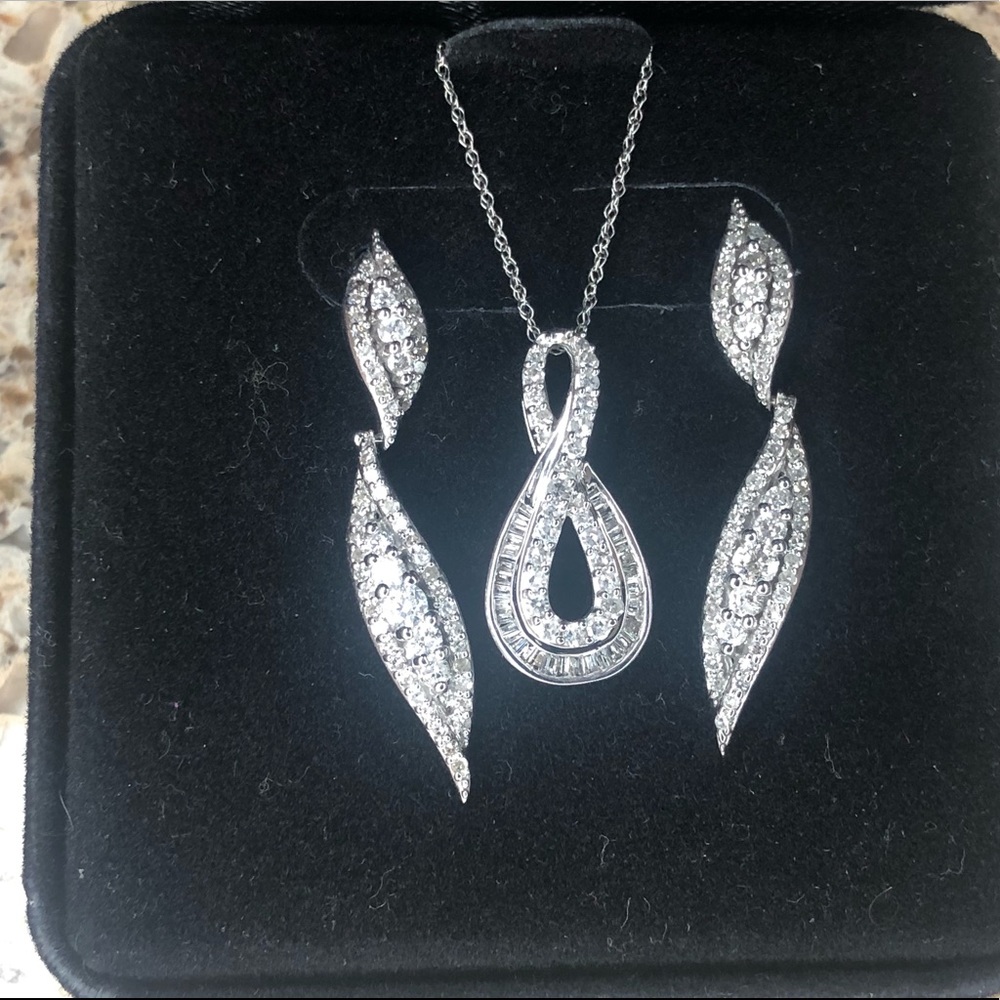 Macy’s 1ct 14kt white gold diamond earrings